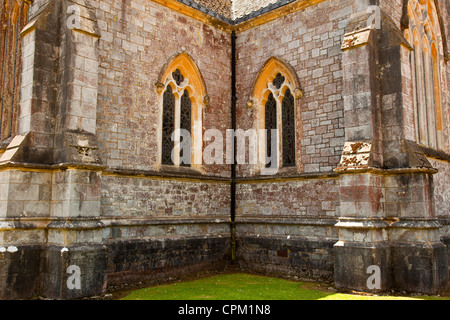 St Marys chiesa e rovine medievali per motivi di Bicton Park Station Wagon nel villaggio frazione di Bicton Devon England Regno Unito. Foto Stock