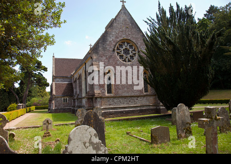 St Marys chiesa e rovine medievali per motivi di Bicton Park Station Wagon nel villaggio frazione di Bicton Devon England Regno Unito. Foto Stock