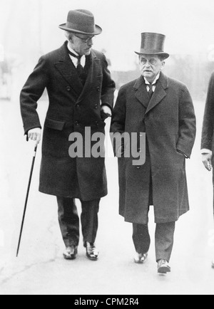 Il Primo Ministro Ramsay MacDonald e lo scrittore James Barrie, 1933 Foto Stock