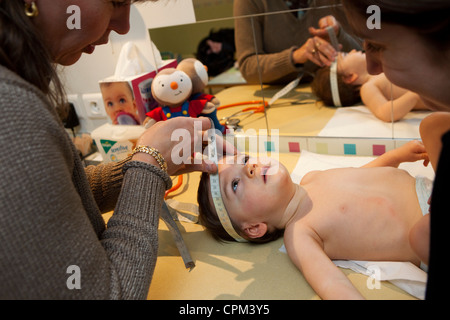 Circonferenza testa Foto Stock