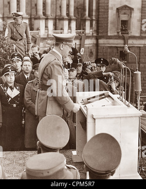 Adolf Hitler sul balcone della Hofburg di Vienna, 15 marzo 1938 Foto Stock