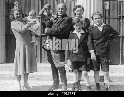 Benito Mussolini con la sua famiglia, circa 1930 Foto Stock