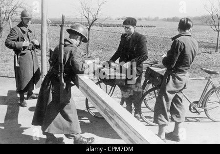 Il francese posizioni lungo la linea di demarcazione per la Francia di Vichy, 1941 Foto Stock