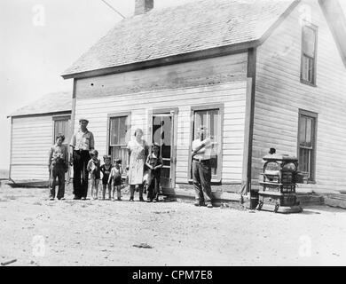 American famiglia di agricoltori durante il periodo di siccità, 1936 Foto Stock