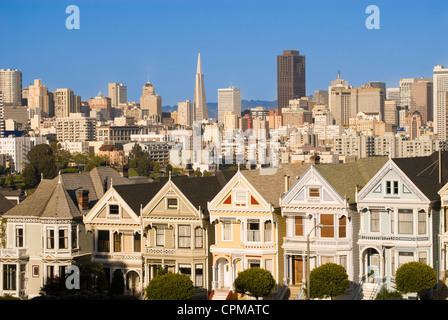 Painted Ladies a Alamo Square park. San Francisco, California, Stati Uniti d'America. Foto Stock