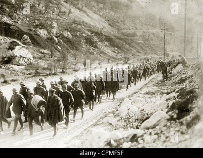 Catturato italiani durante il XII Isonzo battaglia, 1917 Foto Stock