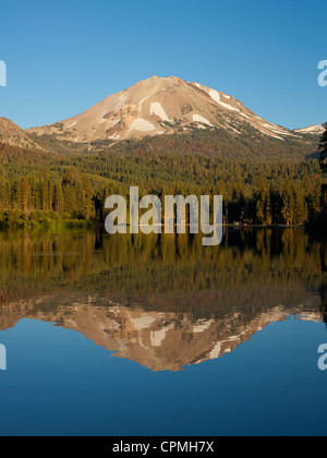 Mt Lassen e lago Manzanita. Lassen NP, California. Foto Stock