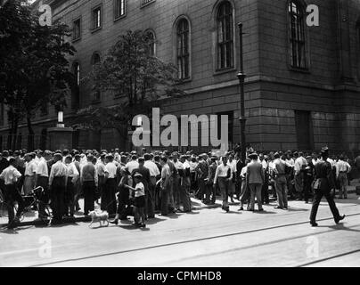 Gli studenti di fronte all' università di Berlino, 1932 Foto Stock