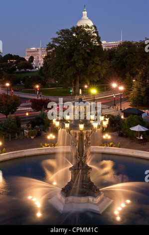 Fontana di Bartholdi e Capitol in estate a Washington, DC. Foto Stock