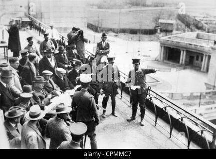 Una delegazione della lega delle nazioni in visita il campo di battaglia a Shanghai, 1932 Foto Stock