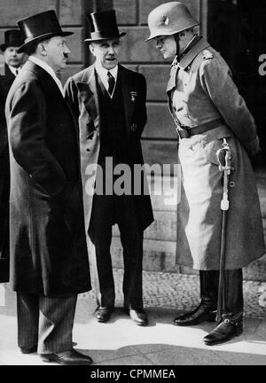 Adolf Hitler, Franz von Papen, Werner von Blomberg nel giorno della Commemorazione degli eroi, 1933 Foto Stock