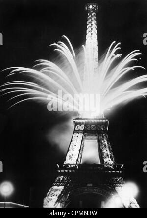 Fuochi d'artificio durante l'Esposizione Mondiale di Parigi 1937 Foto Stock