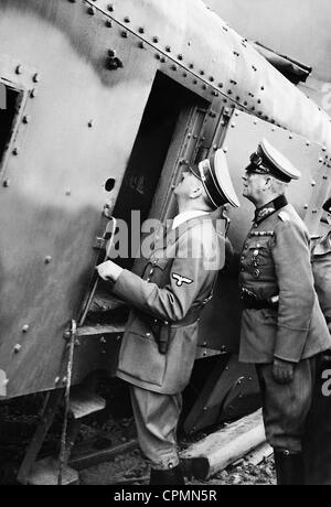 Adolf Hitler e il Colonnello generale Wilhelm Keitel durante una sosta sulla parte anteriore in Polonia, 1939 Foto Stock