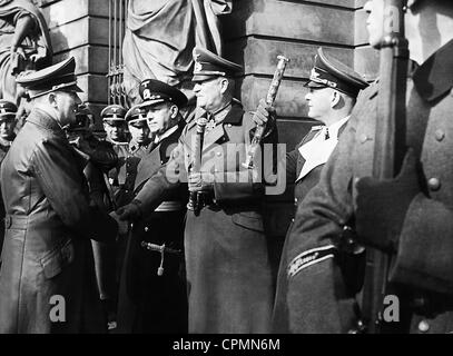 Adolf Hitler accoglie Erich Raeder, Wilhelm Keitel e Erhard Milch, 1942 Foto Stock