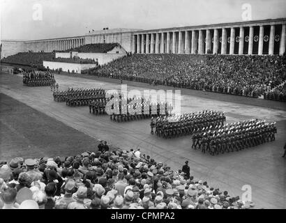 Sfilata del Reich della manodopera (RAD) nella parte anteriore di Adolf Hitler sul Rally di Norimberga, 1936 Foto Stock