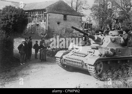 Tedesco truppe corazzate in marzo attraverso il sud della Francia, 1942 Foto Stock