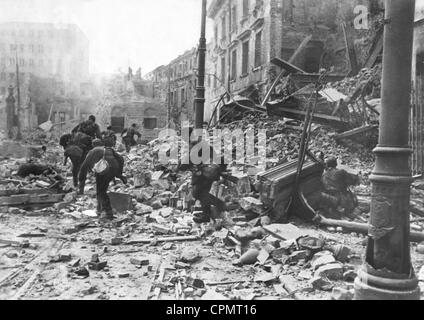 I soldati tedeschi i combattimenti durante la insurrezione di Varsavia, 1944 Foto Stock