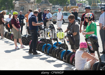 Parigi, Francia - i turisti su Segway Foto Stock