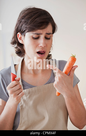 La donna IN CUCINA Foto Stock