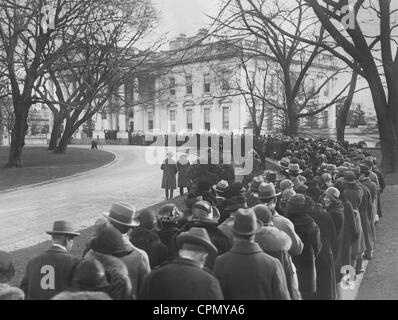 Linea di fronte alla Casa Bianca a Washington a nuovi anni, 1926 Foto Stock
