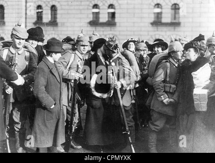 Truppe tedesche indietro dalla parte anteriore, 1914 Foto Stock