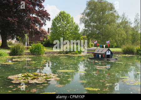 Palazzo Duckingham l'equivalente per Buckingham Palace per il paese del solo nazionali elencati Duck Pond bank holiday Foto Stock