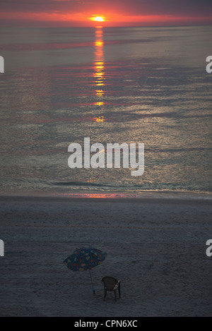 Spiaggia al tramonto Foto Stock