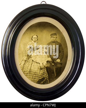 Persone, famiglia, famiglia foto in cornice, Germania, circa 1864, Additional-Rights-Clearences-non disponibile Foto Stock