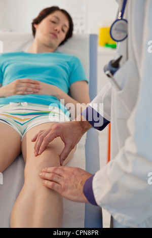 Gamba, la sintomatologia IN UNA DONNA Foto Stock