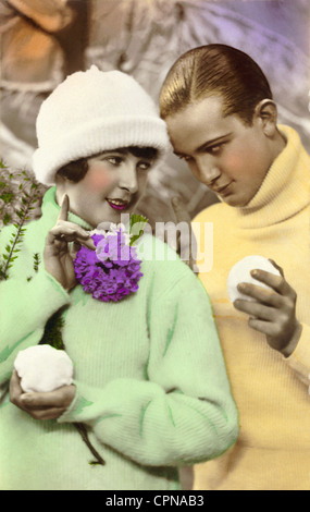 Persone, coppie, amanti, flirt, con palle di neve, Germania, 1929, Additional-Rights-Clearences-non disponibile Foto Stock