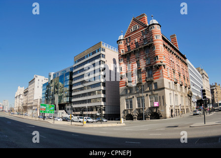 Albion House, conosciuto localmente come la stella bianca edificio, è un grado 2 edificio elencato nell'angolo del trefolo / James St. Foto Stock