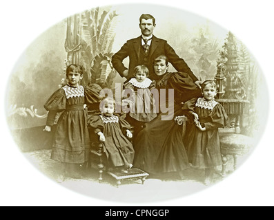 Persone, famiglia, genitori con quattro figli, Germania, circa 1887, diritti aggiuntivi-clearences-non disponibile Foto Stock