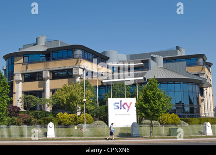 Nuovi orizzonti corte, nella foto quando ancora la sede centrale di sky tv, Isleworth, Londra, Inghilterra Foto Stock