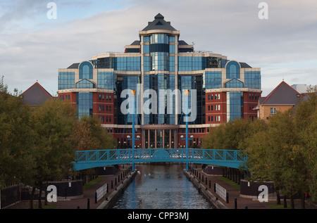Salford Quays Victoria Harbour edificio dal Mariners Canal Foto Stock