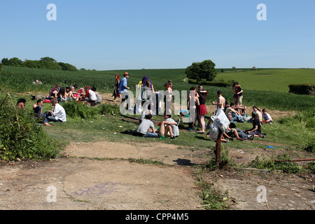 Studente illegale rave ancora in corso la mattina dopo in un campo di Falmer, East Sussex, Regno Unito. Foto Stock