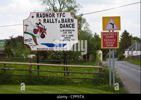 Segno per RADNOR YFC RALLY E Barn Dance nel villaggio di Painscastle Mid-Wales POWYS REGNO UNITO Foto Stock