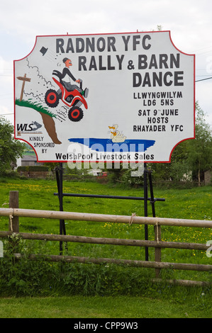 Segno per RADNOR YFC RALLY E Barn Dance nel villaggio di Painscastle Mid-Wales POWYS REGNO UNITO Foto Stock