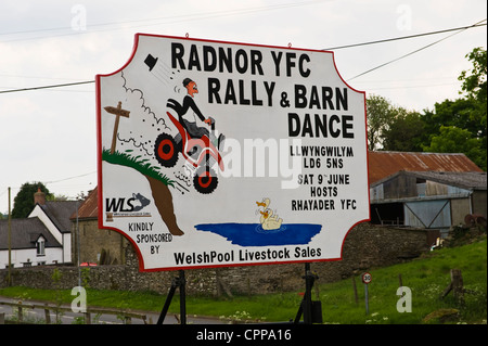 Segno per RADNOR YFC RALLY E Barn Dance nel villaggio di Painscastle Mid-Wales POWYS REGNO UNITO Foto Stock