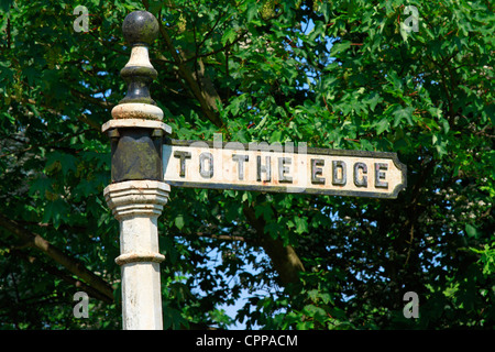 Per il bordo signpost, Alderley Edge, Cheshire, Inghilterra, Regno Unito. Foto Stock