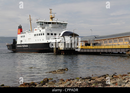 Calmac nave MV Argyle al Wemyss Bay Ferry Terminal sul Firth di Clyde, Inverclyde, Scozia, Regno Unito dopo la navigazione da Rothesay sull'Isola di Bute Foto Stock