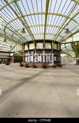 Atrio della stazione ferroviaria di Wemyss Bay, Wemyss Bay, Inverclyde, Scozia, Regno Unito Foto Stock