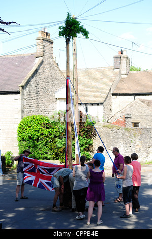 Il Castleton Garland 'Oak Apple il giorno" 29 Maggio 2012.Maypole Foto Stock