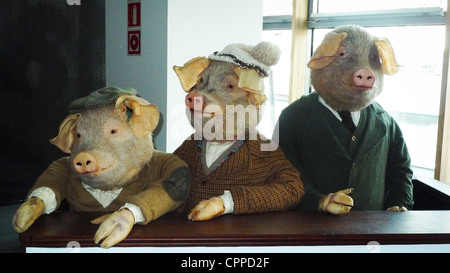 Custode Three Little Pigs caratteri a OFFF, DHUB, Barcellona Foto Stock