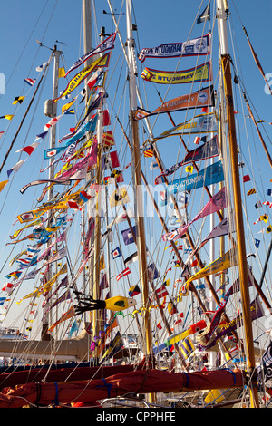 Yarmouth vecchio Festival Gaffers Giubileo nostalgico passato storia celebrazioni estate bandiere bunting Foto Stock