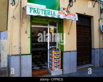 Spagna Andalusia Granada Fruteria drogheria negozio di frutta Foto Stock