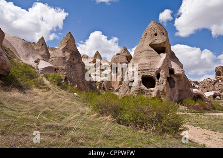 Grotta case di montagna di Golgoli vicino al villaggio di Mustafapasa - Cappadocia, Turchia Foto Stock
