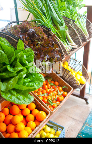 Medio Oriente Israele fresco frutta e verdura biologiche a Mizpe HaYamim Hotel e Spa cresciuto sulla propria azienda Foto Stock