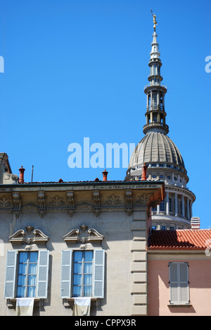 Antichi palazzi e di San Gaudenzio basilica cupola, Novara, Piemonte, Italia Foto Stock