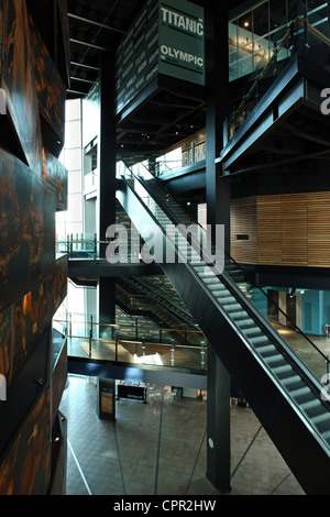 Ingresso principale sala del Titanic Belfast progetto firma Foto Stock