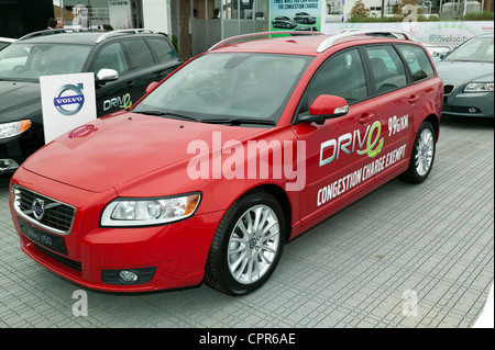 Vista di tre quarti di una Volvo V50 Auto Start/Stop sul display a ecovelocity 2011 Foto Stock